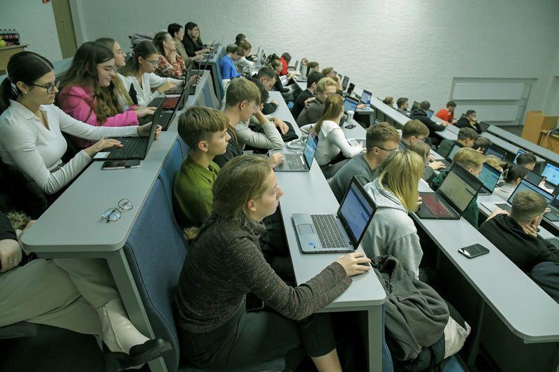 Verslo vadybos fakultete studentai varžėsi simuliaciniame žaidime „Business Builders“